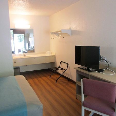 Motel 6 Huntsville - Madison Exterior foto